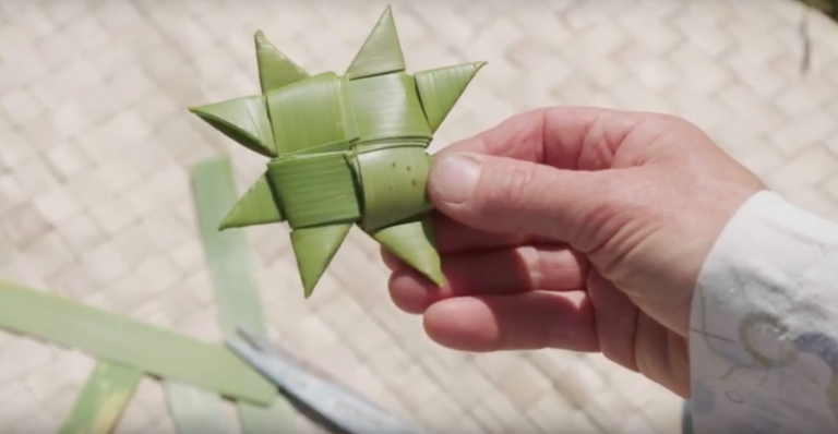 How to make harakeke whetu or flax stars