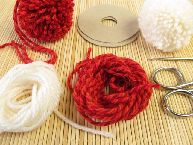 how to make a pompom