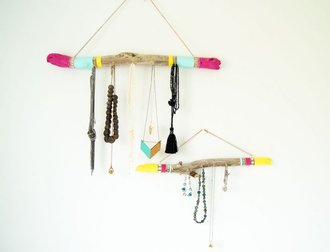 DIY_driftwood-jewerly-hanger